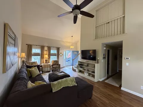 1 Hawthorne Ct UNIT C, Pocasset, MA 02559