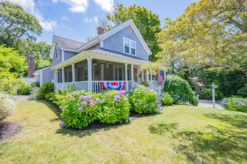 181 School St, Cotuit, MA 02635