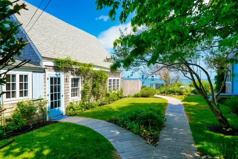 593 Commercial St, Provincetown, MA 02657