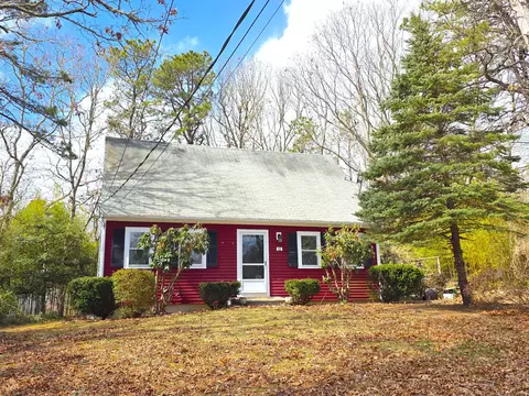 11 Webquish Ln, Mashpee, MA 02649