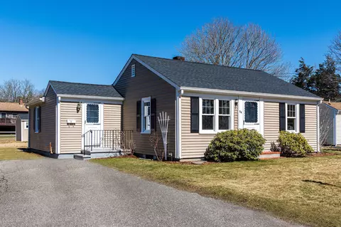 14 Sharon Dr, Teaticket, MA 02536