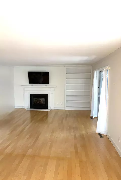 Living - 39 Tower Hill Rd #18A, Osterville, MA 02655 photo 2 of 2