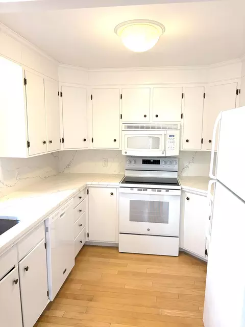 Kitchen - 39 Tower Hill Rd #18A, Osterville, MA 02655 photo 2 of 2