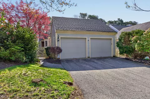 24 W Woods Cir UNIT 24, Yarmouth Port, MA 02675