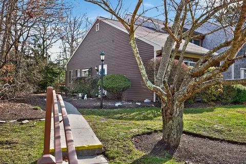 77 Roundhouse Rd UNIT 77, Buzzards Bay, MA 02532