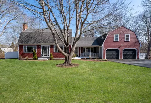 9 Avon Dr, Sandwich, MA 02563