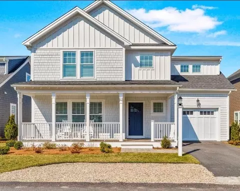 69 Cobblestone Cir, Mashpee, MA 02649