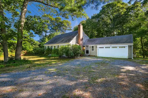 679 N Falmouth Hwy, North Falmouth, MA 02556