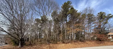 1 Luigi Ave, Sagamore Beach, MA 02562