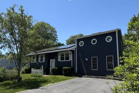 186 Walnut St, Hyannis, MA 02601