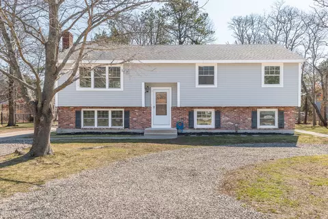 9 Meredith Dr, Teaticket, MA 02536