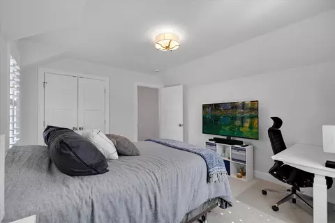Bedroom - 4 Cobblestone Cir, Mashpee, MA 02649 photo 5 of 6