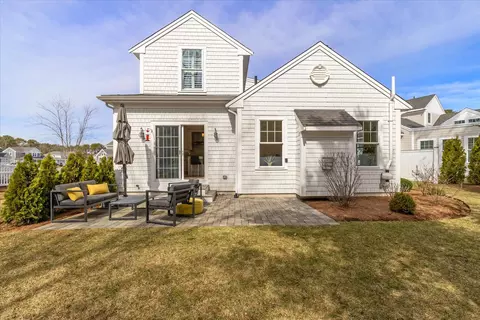 Exterior - 4 Cobblestone Cir, Mashpee, MA 02649 photo 3 of 6