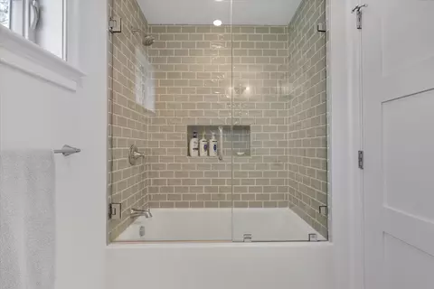 Bath - 4 Cobblestone Cir, Mashpee, MA 02649 photo 3 of 5