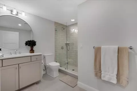 Bath - 4 Cobblestone Cir, Mashpee, MA 02649 photo 4 of 5