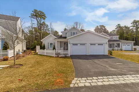 Exterior - 4 Cobblestone Cir, Mashpee, MA 02649 photo 1 of 6