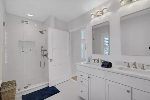 Bath - 4 Cobblestone Cir, Mashpee, MA 02649 photo 1 of 5