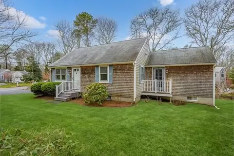 177 Bayview Cir, Osterville, MA 02655