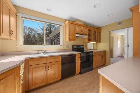 Kitchen - 2 Shell Ln, Orleans, MA 02653 photo 3 of 4