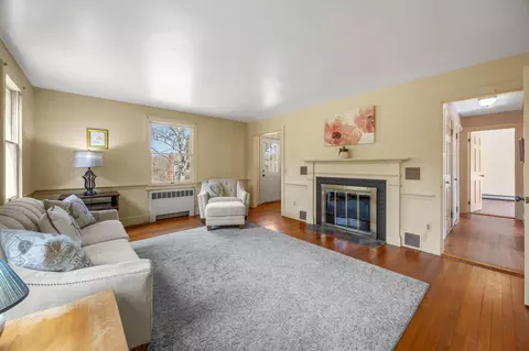 Living - 2 Shell Ln, Orleans, MA 02653 photo 3 of 5