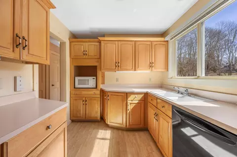 Kitchen - 2 Shell Ln, Orleans, MA 02653 photo 2 of 4