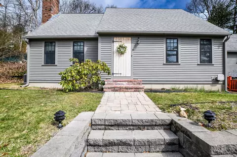 42 Pond View Dr, East Sandwich, MA 02537