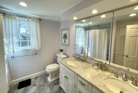 Bath - 40 Riverview Ln, Centerville, MA 02632 photo 3 of 3