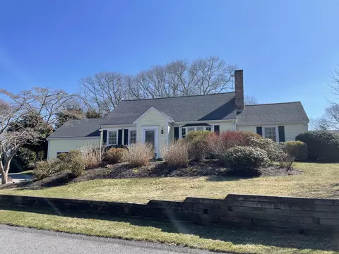 40 Riverview Ln, Centerville, MA 02632