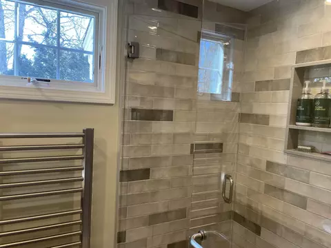 Bath - 40 Riverview Ln, Centerville, MA 02632 photo 1 of 3