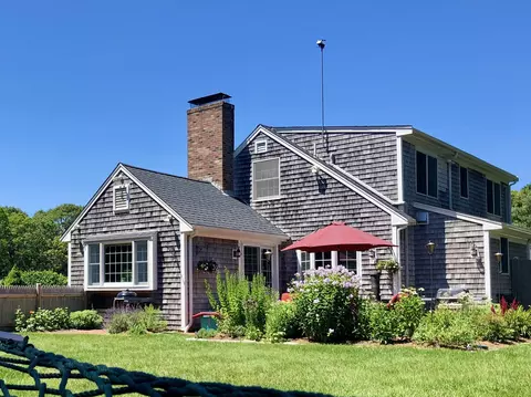 Exterior - 40 Riverview Ln, Centerville, MA 02632 photo 2 of 7