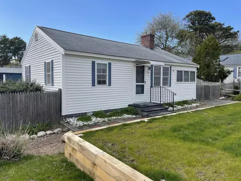 41 Bassett Ln, Dennis Port, MA 02639