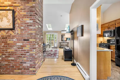 Entry Way - 175 Old Post Rd, Centerville, MA 02632 photo 1 of 1