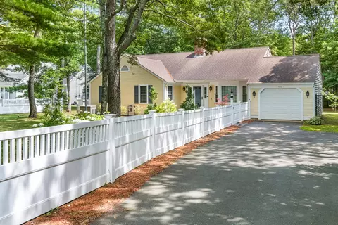 Exterior - 175 Old Post Rd, Centerville, MA 02632 photo 3 of 9