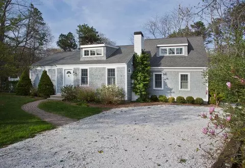 114 Long Pond Rd, Marstons Mills, MA 02648
