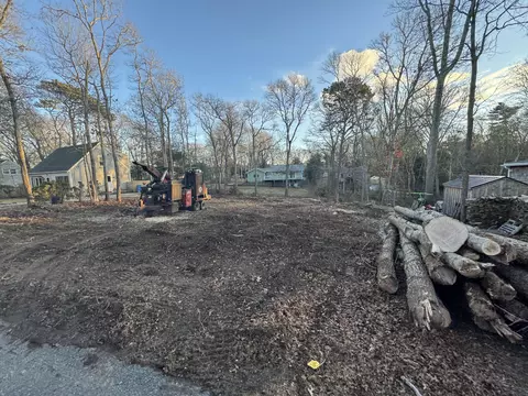 36 Pinecrest Beach Dr, East Falmouth, MA 02536