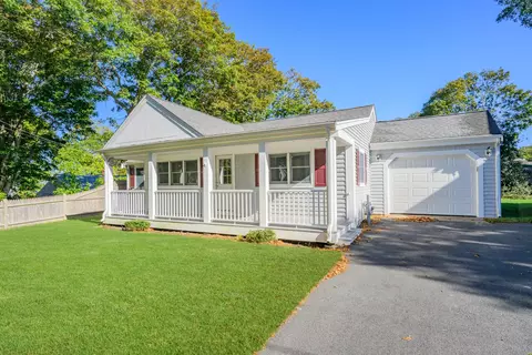 14 Brewster Rd, West Yarmouth, MA 02673