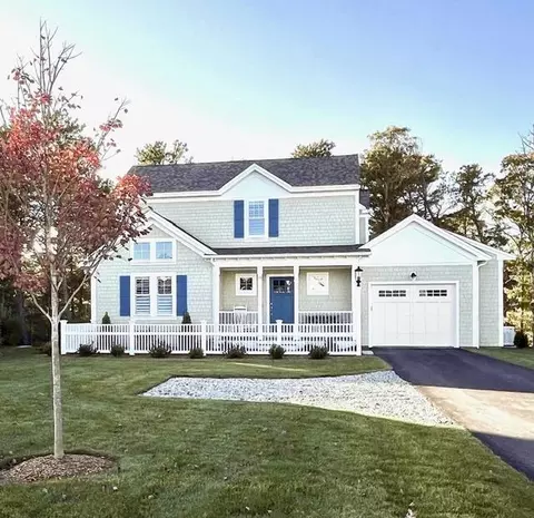 26 Cobblestone Cir, Mashpee, MA 02649