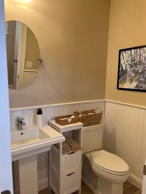 Bath - 26 Cobblestone Cir, Mashpee, MA 02649 photo 3 of 5
