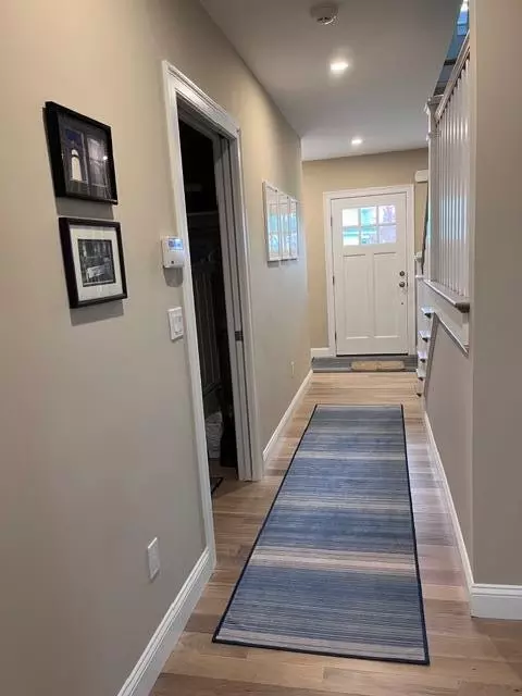Entry Way - 26 Cobblestone Cir, Mashpee, MA 02649 photo 2 of 2