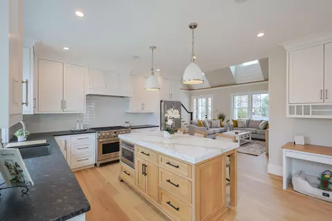 72 Woodside Dr, East Falmouth, MA 02536