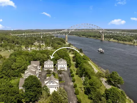 5 Honora Ln UNIT 5, Buzzards Bay, MA 02532