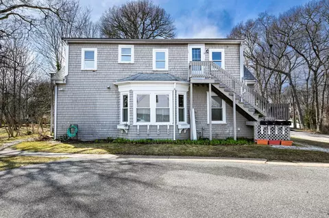 16 Lt Hauser Ln UNIT 3, Falmouth, MA 02540
