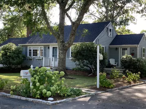 29 Musket Ln, Mashpee, MA 02649