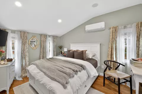 Bedroom - 79 Neshobe Rd, Mashpee, MA 02649 photo 6 of 8
