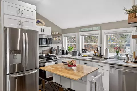 Kitchen - 79 Neshobe Rd, Mashpee, MA 02649 photo 13 of 16