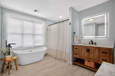 Bath - 79 Neshobe Rd, Mashpee, MA 02649 photo 3 of 8