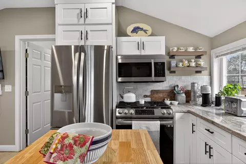 Kitchen - 79 Neshobe Rd, Mashpee, MA 02649 photo 16 of 16