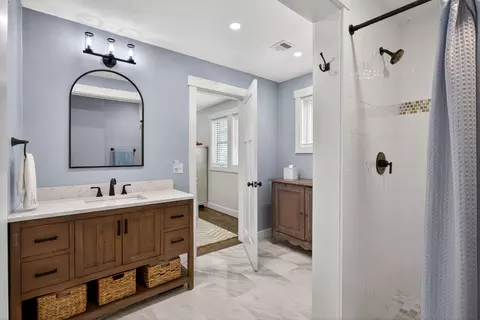 Bath - 79 Neshobe Rd, Mashpee, MA 02649 photo 7 of 8