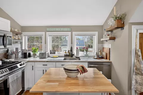 Kitchen - 79 Neshobe Rd, Mashpee, MA 02649 photo 14 of 16
