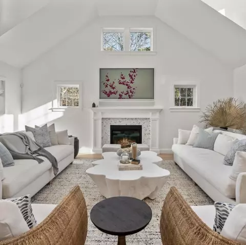Living - 3 Azalea Ln, Mashpee, MA 02649 photo 1 of 3